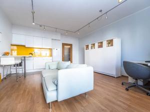 Prodej bytu 1+kk, Praha - Horní Měcholupy, Modenská, 39 m2