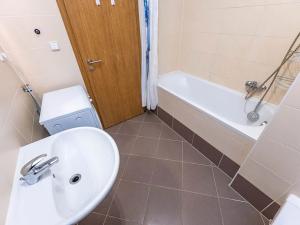 Prodej bytu 1+kk, Praha - Horní Měcholupy, Modenská, 39 m2