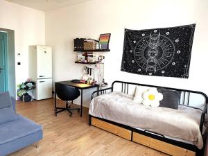 Pronájem bytu 1+kk, Praha - Vršovice, Krymská, 32 m2