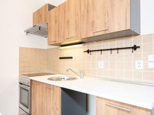 Pronájem bytu 1+kk, Praha - Černý Most, Dobrovolného, 36 m2