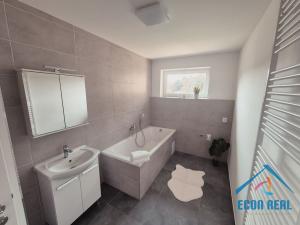 Prodej vícegeneračního domu, Stará Paka - Ústí, 300 m2