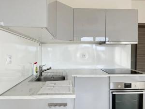 Prodej bytu 1+kk, Praha - Uhříněves, Františka Diviše, 30 m2