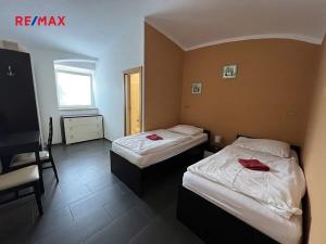 Prodej ubytování, Lázně Bohdaneč, Langrova, 225 m2