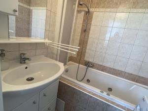 Pronájem bytu 2+1, Olomouc - Povel, Heyrovského, 58 m2