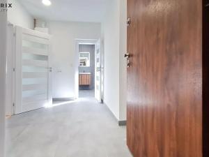 Prodej bytu 2+kk, Králův Dvůr, náměstí Míru, 55 m2