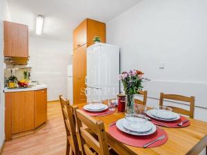 Pronájem bytu 4+1, Praha - Černý Most, Doležalova, 90 m2
