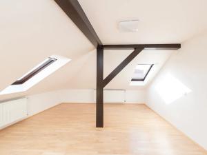 Pronájem bytu 2+kk, Praha - Kobylisy, Pod hliništěm, 53 m2
