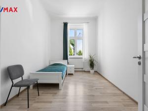 Prodej bytu 3+1, Karlovy Vary - Drahovice, nám. V. Řezáče, 80 m2