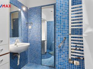 Prodej bytu 3+1, Karlovy Vary - Drahovice, nám. V. Řezáče, 80 m2