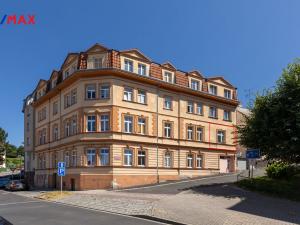 Prodej bytu 3+1, Karlovy Vary - Drahovice, nám. V. Řezáče, 80 m2