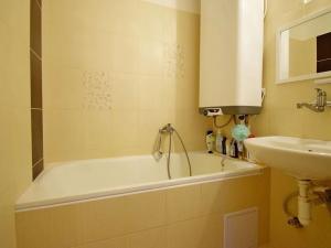 Pronájem bytu 2+kk, Praha - Kobylisy, Jelínkova, 48 m2