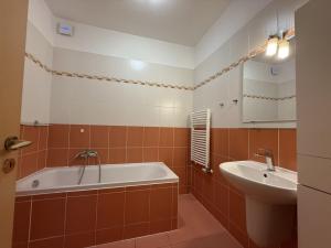 Pronájem bytu 2+kk, Pardubice - Polabiny, Labský Palouk, 64 m2