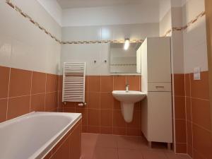 Pronájem bytu 2+kk, Pardubice - Polabiny, Labský Palouk, 64 m2
