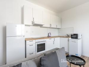 Pronájem bytu 2+kk, Praha - Kyje, Za černým mostem, 42 m2