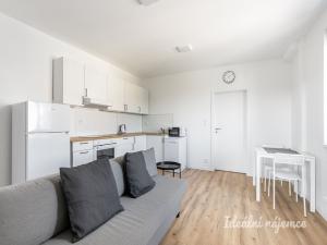Pronájem bytu 2+kk, Praha - Kyje, Za černým mostem, 42 m2