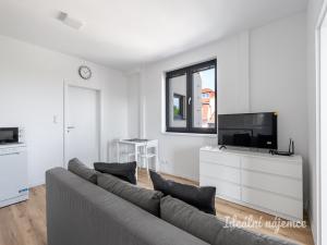 Pronájem bytu 2+kk, Praha - Kyje, Za černým mostem, 42 m2