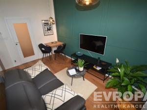 Pronájem bytu 1+kk, Praha - Karlín, Peckova, 33 m2