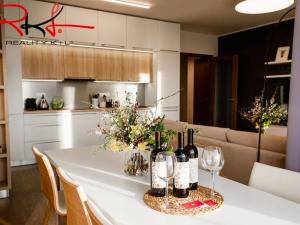 Pronájem bytu 2+kk, Praha - Holešovice, Sanderova, 72 m2