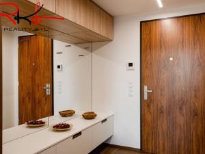 Pronájem bytu 2+kk, Praha - Holešovice, Sanderova, 72 m2