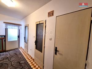 Prodej obchodního prostoru, Píšť, 180 m2