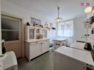 Prodej bytu 3+1, Ostrov, Masarykova, 76 m2