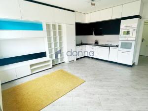 Pronájem bytu 2+kk, Praha, Elektrárenská, 44 m2