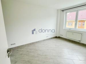 Pronájem bytu 2+kk, Praha, Elektrárenská, 44 m2