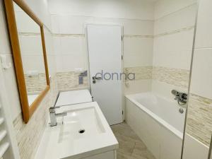 Pronájem bytu 2+kk, Praha, Elektrárenská, 44 m2