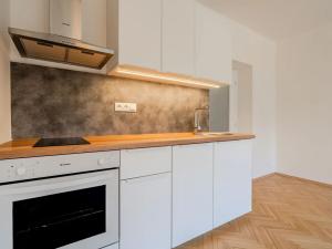 Prodej bytu 1+kk, Praha, Jeremenkova, 28 m2