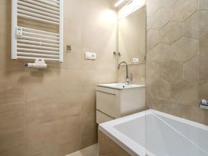 Prodej bytu 1+kk, Praha, Jeremenkova, 28 m2