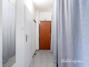 Pronájem bytu 2+kk, Praha, U kombinátu, 46 m2