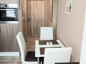 Prodej bytu 2+kk, Karlovy Vary - Stará Role, Karlovarská, 36 m2