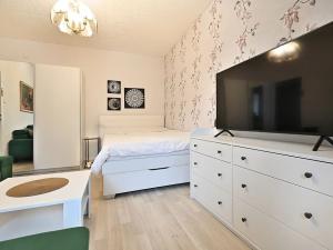 Pronájem bytu 1+1, Praha - Letňany, Chlebovická, 32 m2