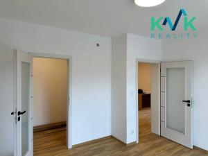 Prodej bytu 3+1, Karlovy Vary, U Trati, 88 m2