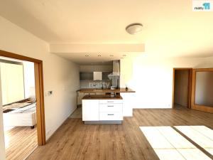 Pronájem bytu 2+kk, Praha - Holešovice, Osadní, 77 m2
