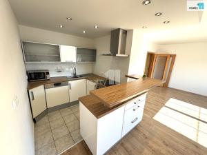 Pronájem bytu 2+kk, Praha - Holešovice, Osadní, 77 m2