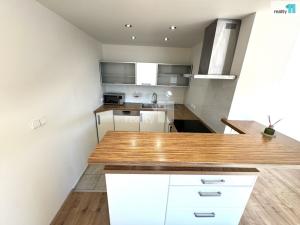 Pronájem bytu 2+kk, Praha - Holešovice, Osadní, 77 m2