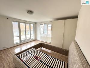 Pronájem bytu 2+kk, Praha - Holešovice, Osadní, 77 m2