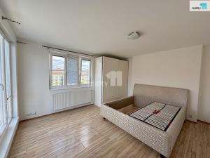 Pronájem bytu 2+kk, Praha - Holešovice, Osadní, 77 m2