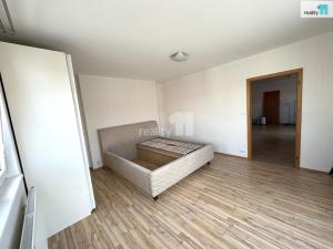 Pronájem bytu 2+kk, Praha - Holešovice, Osadní, 77 m2