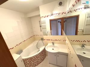 Pronájem bytu 2+kk, Praha - Holešovice, Osadní, 77 m2