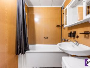 Prodej bytu 3+1, Praha, Lamačova, 75 m2