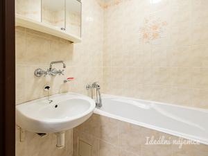 Pronájem bytu 2+1, Praha - Záběhlice, Jasmínová, 53 m2