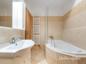 Pronájem bytu 2+kk, Praha - Kyje, Federova, 57 m2