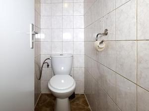 Pronájem obchodního prostoru, Třebíč - Vnitřní Město, Komenského nám., 100 m2
