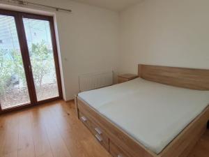 Pronájem bytu 2+kk, Mníšek pod Brdy, V Edenu, 55 m2
