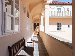 Pronájem bytu 2+1, Praha - Malá Strana, Mostecká, 68 m2