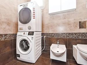 Pronájem bytu 4+kk, Praha - Vinohrady, U Havlíčkových sadů, 95 m2