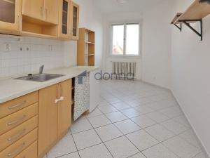 Pronájem bytu 1+1, Praha, Šrobárova, 59 m2