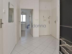 Pronájem bytu 1+1, Praha, Šrobárova, 59 m2